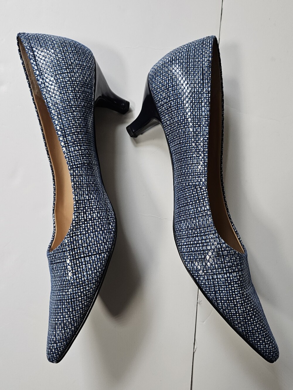 Trotters Paulina Kitten Heel Pumps Blue Plaid 10M Comfort Cup Twee Indie Office